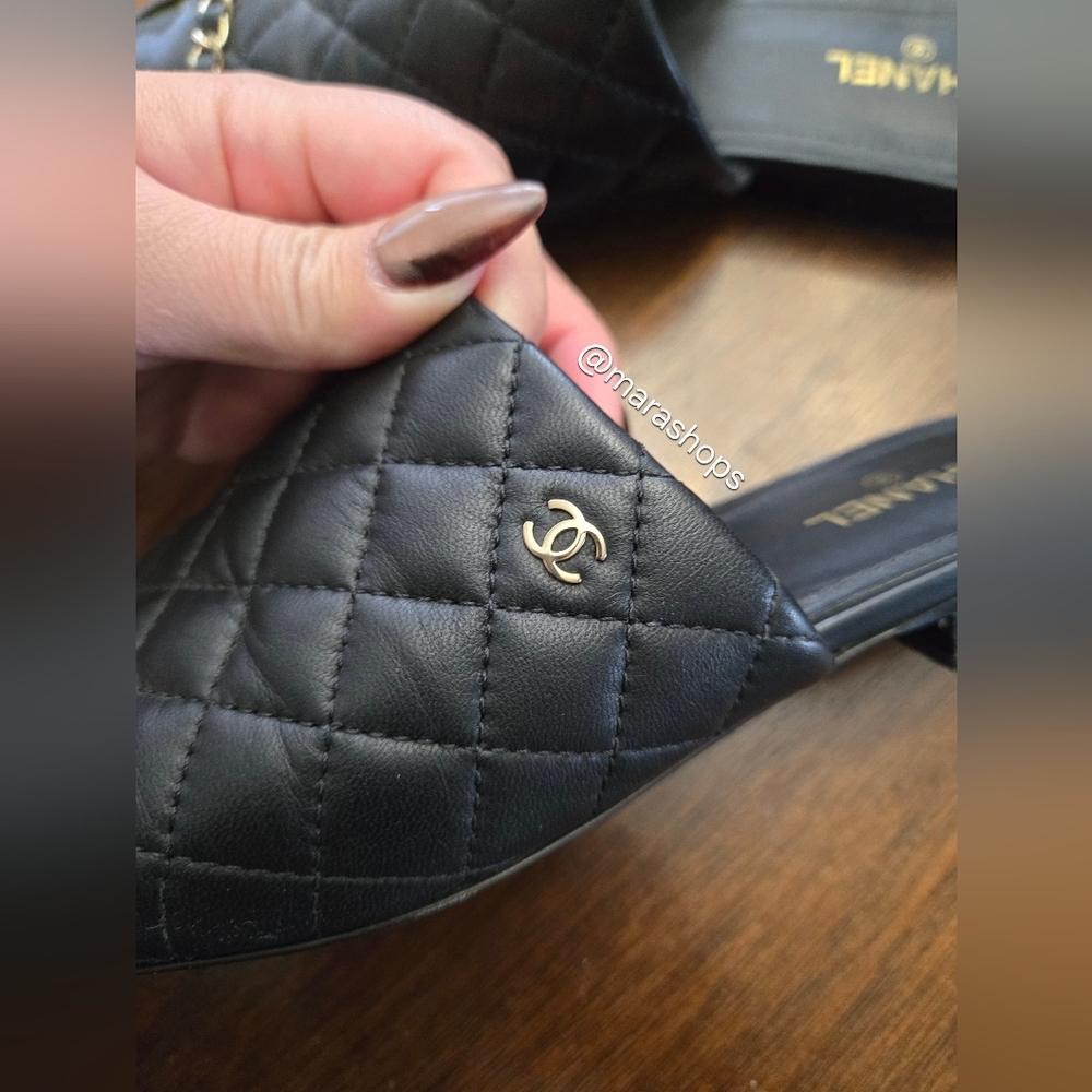 Chanel 2017 Interlocking CC Logo Mules - Picture 4 of 10